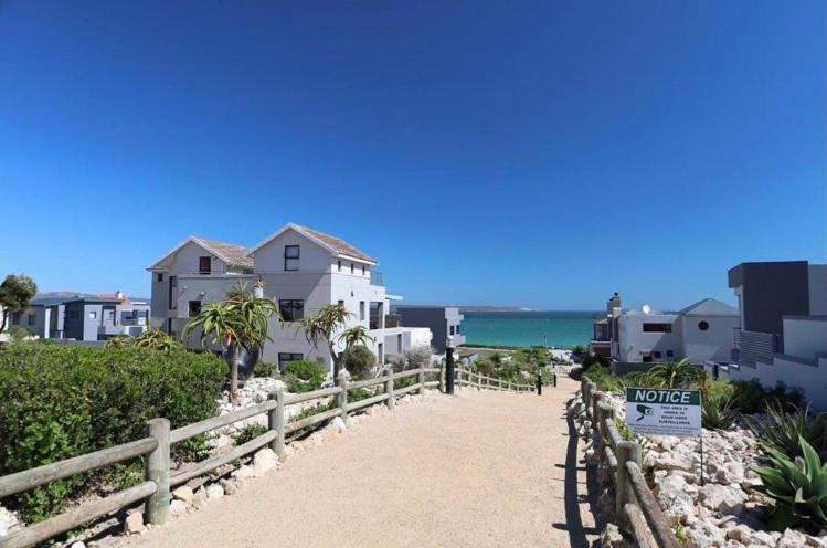 Perfect 10 - 10 To 13 Sleeper Luxury Holiday Home Breakage Deposit Of R2500 Per Weekend Lease Лангебан Екстериор снимка