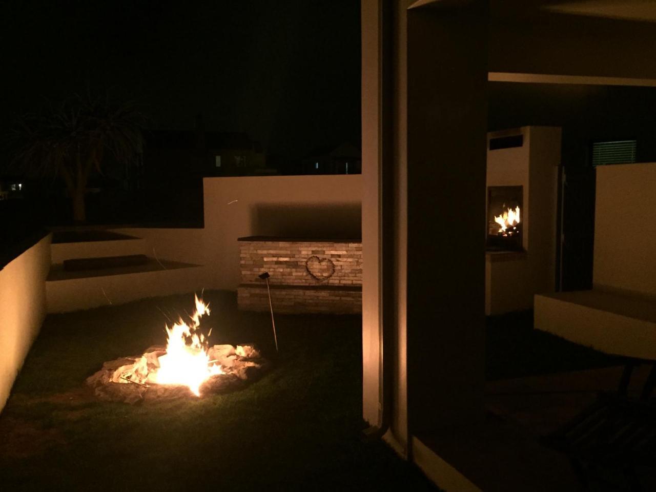 Perfect 10 - 10 To 13 Sleeper Luxury Holiday Home Breakage Deposit Of R2500 Per Weekend Lease Лангебан Екстериор снимка