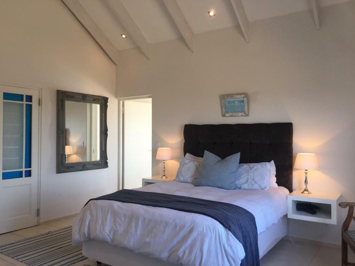 Perfect 10 - 10 To 13 Sleeper Luxury Holiday Home Breakage Deposit Of R2500 Per Weekend Lease Лангебан Екстериор снимка