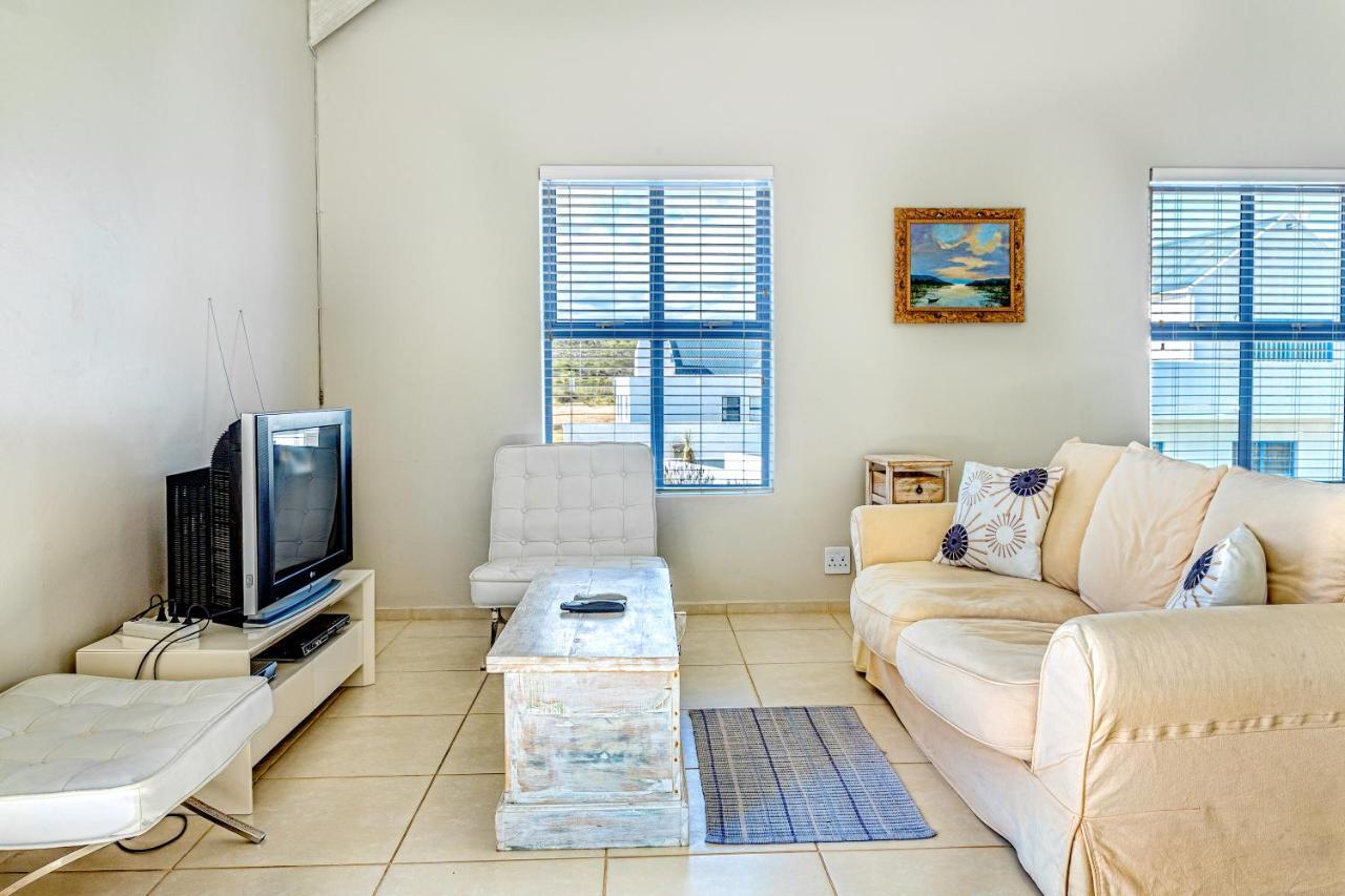 Perfect 10 - 10 To 13 Sleeper Luxury Holiday Home Breakage Deposit Of R2500 Per Weekend Lease Лангебан Екстериор снимка